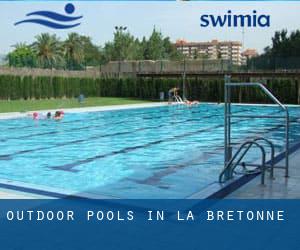 Outdoor Pools in La Bretonne